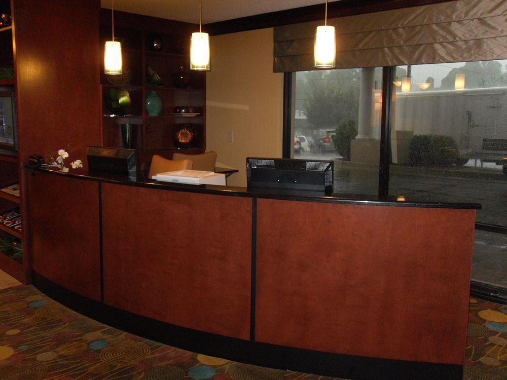 Holiday Inn Express Lynchburg By Ihg מראה פנימי תמונה