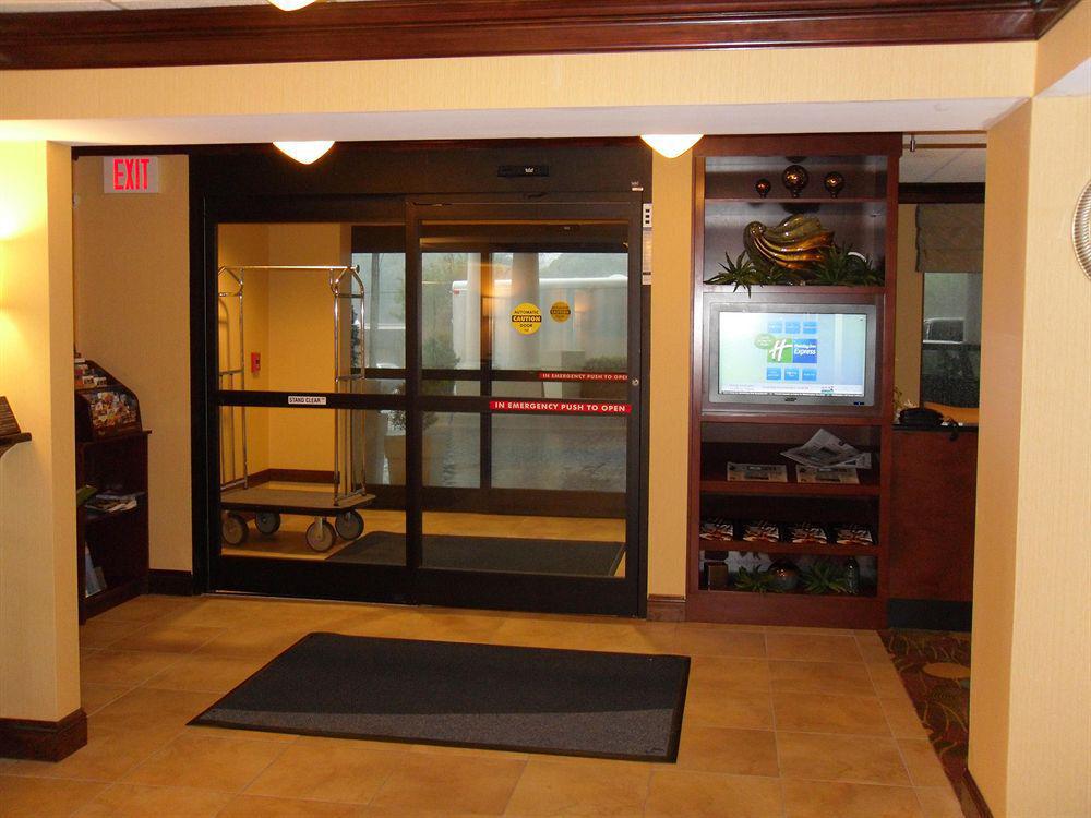 Holiday Inn Express Lynchburg, An Ihg Hotel מראה פנימי תמונה