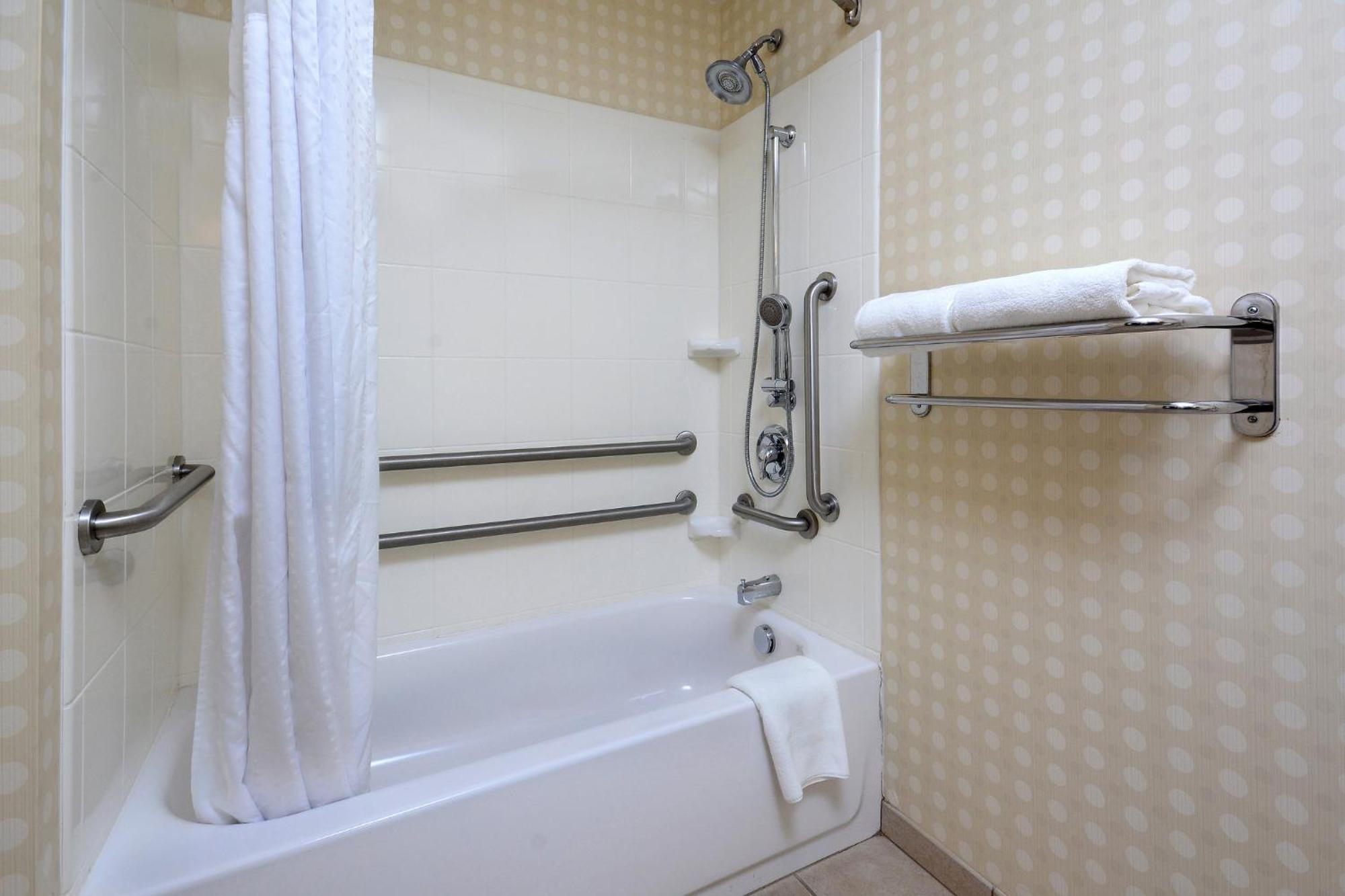 Holiday Inn Express Lynchburg By Ihg מראה חיצוני תמונה